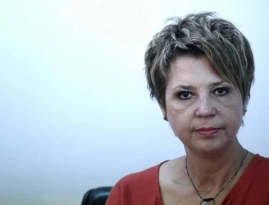 Γεροβοσίλη: «Γενικόλογες συνωμοσιολογικές ασάφειες» οι κατηγορίες της αντιπολίτευσης για σχέσεις κυβέρνησης- Ρουβίκωνα